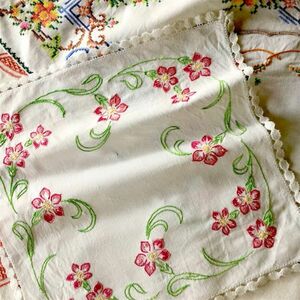 35cm フランスアンティーク 手刺繍手縫 薔薇色の小花とおとぎ話的テーブルセンター コットン ヴィンテージ レース ハンドメイド レトロ