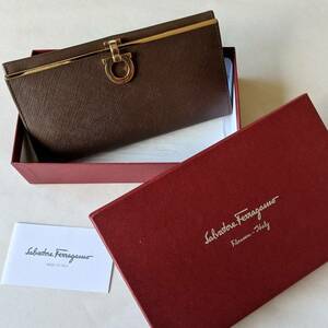 Salvatore Ferragamo サルヴァトーレフェラガモ◆ブラウン 茶 × ゴールド◆ 長財布◆薄型 スリム◆美品◆【送料無料】