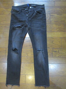 H＆M　メンズスキニーダメージジーンズ　　黒色　USED