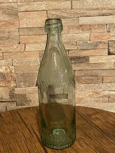 古い ガラス瓶 昭和レトロ ガラスボトル 硝子 瓶 酒瓶　アンティーク インテリア ディスプレイ 花瓶