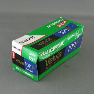 JUNKジャンク品　FUJIFILMフジフイルム　VELVIA100F 120 RVPF　期限切れ　★NO.8172　富士フイルム