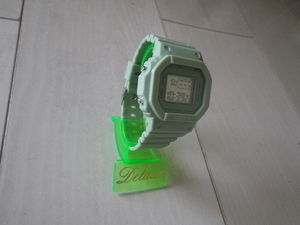 ライトグリーン 腕時計 ウオッチ ライト内臓 曜日 ストップウオッチ付き 未使用品