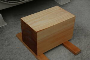 檜　ヒノキ　桧　無垢材　彫刻材　長さ25.0cm　幅15.2cm　厚み15.1cm