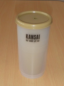 KANSAI OUT DOOR LIFE KIT◆小コップ4個が入った携帯コップ　プラスチック製◆未使用(？)