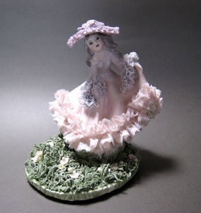 レースドール　帽子　ドレス　女性　陶磁器製　レース人形　可愛いフィギュリン　飾物　インテリア
