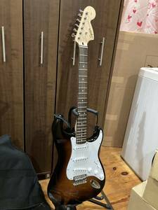 【おもちゃ】 Fender フェンダー スクワイヤー Squier エレキ ギター ソフトケース ストラップ付 使用少 傷無し 良品 状態良 ストラト