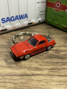 ●◎マツダ サバンナRX-7 SA22C 赤 キーホルダー 2◎●②オリジナル加工品 カーアクセサリー ミニカー ハンドクラフト ハンドメイド