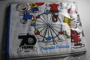 スヌーピータウンショップ PEANUTS70周年記念「70years of happiness with the Peanuts Gang!」 バスタオル　送料無料 スヌーピー 限定品