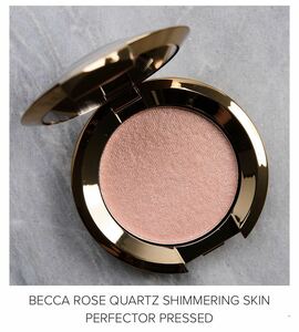 Becca Shimmering Skin Perfector Pressed Highlighter 色：Rose Quartz ベッカ ハイライター　メイクアップ　輝く素肌　コントアー