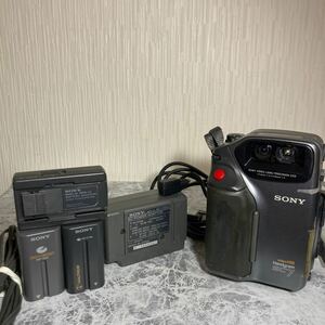 SONY ソニー Handycam SC7 video Hi8 8ミリビデオカメラ 8mm 通電確認 現状品 カバン付き 送料宅急便80サイズ ハンディカム レトロ 当時物