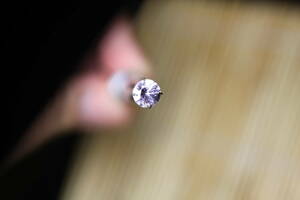 ＜薄幸の娘リリー。でも、明るい・・・＞　淡いパープルピンク系・ビルマ産スピネル　１．２５ｃｔ　＊リカットで、ダイヤモンドカットに。