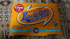 VHSビデオテープ Kinki Kids 3days Panic! at TOKYO DOME ’98-’99(生産限定版) [VHS]ブックレット付き