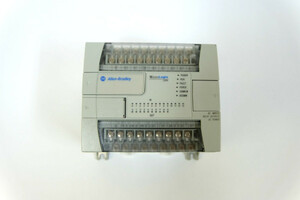 Allen-Bradley　ポイントコントローラ　1762-L24AWAR　【2300401383】