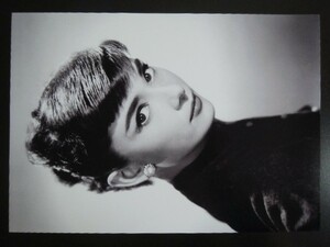 A4 額付き ポスター Audrey Hepburn オードリーヘップバーン 白黒 ビューティー 高画質 フォトフレーム 額装済