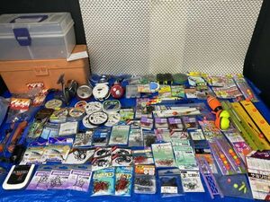 hka★未使用品多い☆釣り具 いろいろ まとめて リール 釣り糸 サルカン 浮き オモリ 仕掛け 針 等 がまかつ shimano Daiwa 現状品★