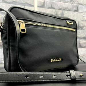 美品◎近年モデル◎BALLY バリー ショルダーバッグ　斜め掛け クロスボディ 金ロゴ 金具 調整可能 ナイロン レザー メンズ ブラック 黒