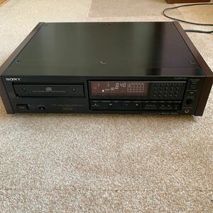 名機(中古品)ソニー SONY CDプレーヤー CDP-557ESD 