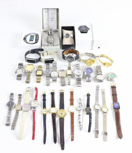 ブランド腕時計 おまとめ品 GUCCI RADO SWATCH D&G CLAUDIO VALENYINO スマートウォッチ 005JHJB51