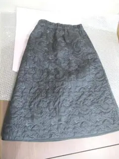 美品☆ヴィヴィンタム　サイズ４０　黒　ブラック　ドラゴン　スカート