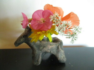 祝・世界遺産登録！！縄文の美　野の花が似合う狐の豆壺　青森県内の遺跡　土偶　土器　埴輪