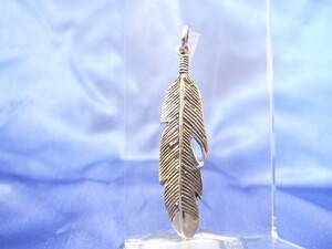 横浜最新 シルバー925SILVER♪魅惑の銀ペンダントフェザー羽中 4.6ｇ メンズレディース 送料220円ネックレス74a