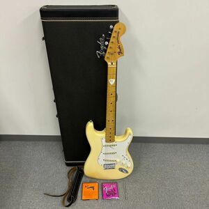 C628-I58-1289 FENDER ストラトキャスター エレキギター アイボリー 659528 イングウェイ ハードケース入り ストラップ 替え弦付き