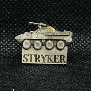 ＜MIL＞ U.S. ARMY STRYKER 米軍 ストライカー ピンバッチ