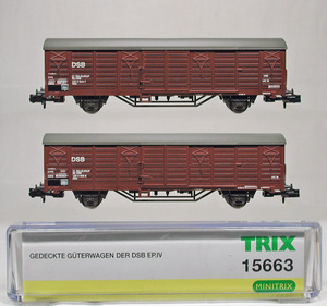 MINITRIX #15663 ＤＳＢ（デンマーク国鉄） 有蓋車　（ブラウン） ２輌セット
