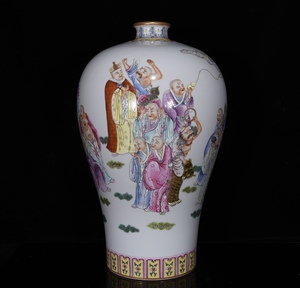 【多寶屋】■古美術 旧家蔵出■大清雍正年製款 粉彩 描金 十八羅漢図梅瓶 時代物 T08