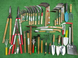 D125園芸道具★刈込鋏、鎌、鍬、熊手、鋸、ショベルなどまとめて