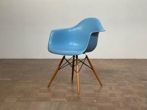 -od616｜Herman Miller Eames Arm Shell Chair Dowel Base｜MoMAコレクション ハーマンミラー イームズ アームシェルダイニングチェア 什器