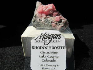 コロラドのロードクロサイト蛍光鉱物付き母岩