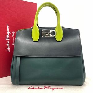 1円/美品/現行モデル● Salvatore Ferragamo フェラガモ ハンドバッグ スタジオバッグ ガンチーニ 金具 バイカラー グリーン レザー