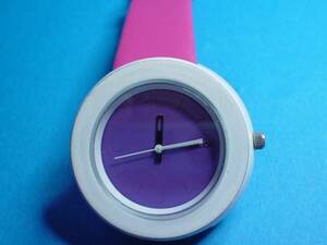 珍品　デザイン　RUBIKONの腕時計　パープル