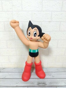 410■鉄腕アトム　ソフビ　フィギュア　Tezuka Productions　昭和レトロ　全長32cm　長期保管現状品