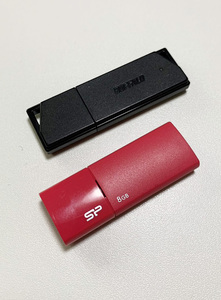 【USBメモリ2本セット】32GB・8GB【中古品】