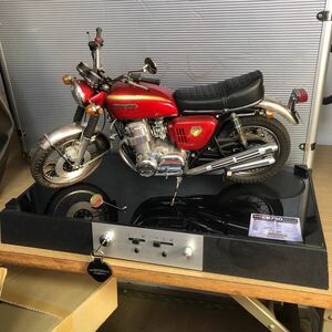 ホンダＣＢ750ＦＯＵＲ　精密ミニカー本物とそっくりに作られております。すごいです。重量感あり！