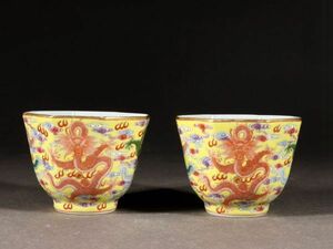 【瓏】陶磁器 粉彩龍紋杯一対 大清乾隆年製 染付 置物擺件 古賞物 中国古美術 蔵出