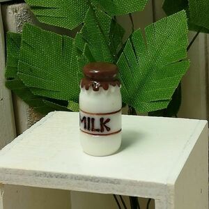 u013-1◆コーヒー牛乳♪◆ ドールハウス 用 ミニチュア 牛乳 br 1個 カフェ ミルク Doll House Blythe ブライス シルバニア リーメント