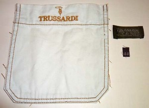 ◆トラサルディ TRUSSARDI JEANS ◆デニムシャツの 刺繍ポケット＆タグ◆　手芸・生地・材料　◆送料94円