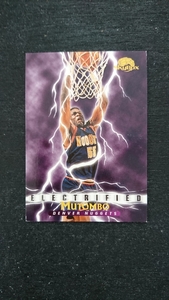 1996年当時物!FLEER/SKY BOX製NBA DENVER NUGGETS「DIKEMBE・MUTOMBO」トレーディングカード1枚/BASKETBALLナゲッツ ディケンベ・ムトンボ