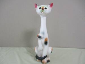 猫の置物(陶器の招き猫）： 三毛猫・縁起物・昭和レトロ・インテリア・工芸品・民芸品　