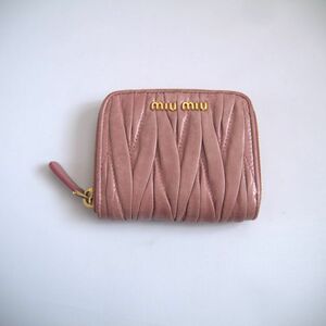 美品■ miumiu ■ ミュウミュウ■ マテラッセ 本革 レザー製■ ラウンドファスナー 小銭入れ コインケース■ ピンクパープル系■ 送料無料