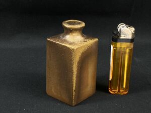 【福蔵】小花瓶 角瓶 備前焼 在銘 陶弘 高8.6cm