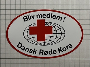 デンマーク 古いステッカー：Bilv medlem dansk Rde Kors デンマーク赤十字 ビンテージ 海外 +Je