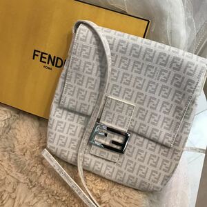 ☆美品☆フェンディ　ショルダーバッグ　ズッカ柄FENDI