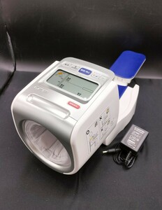 オムロン デジタル自動血圧計 HEM-1020 HEM-1022 スポットアーム 自動血圧計 自動電子血圧計 上腕式血圧計 アダプター付 乾電池式 OMRON