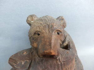 ガラス目の熊　 貞光　刀 　木彫り 熊 　アイヌ　北海道　ガラス目　鮭　一刀彫　木製　鮭をくわえる熊