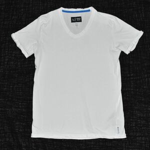 ★アルマーニジーンズ★ARMANI★お洒落な白地、背中にロゴ入りのVネックの半袖TシャツS