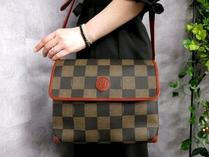 ●超美品●FENDI フェンディ●ブロックペカン●PVC カーフ レザー 本革●ショルダー バッグ●ブラウン系●ゴールド金具●斜め掛け●Js46629